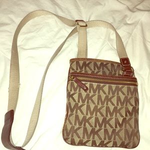 MK shoulder purse.